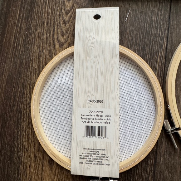 Embroidery starter kit comes with everything pictured - Picture 11 of 11